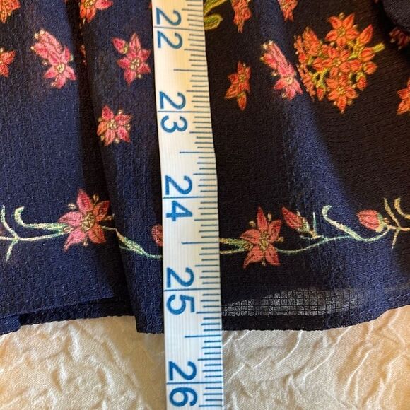 Max Studio Baby Doll Boho Blouse Blue/pink floral Size‎ Medium - Picture 10 of 10